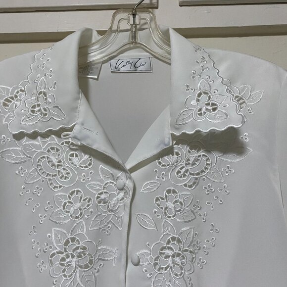 Kathy Che, short sleeve white, button-down, beautifully decorated blouse, size 8 - Picture 2 of 10